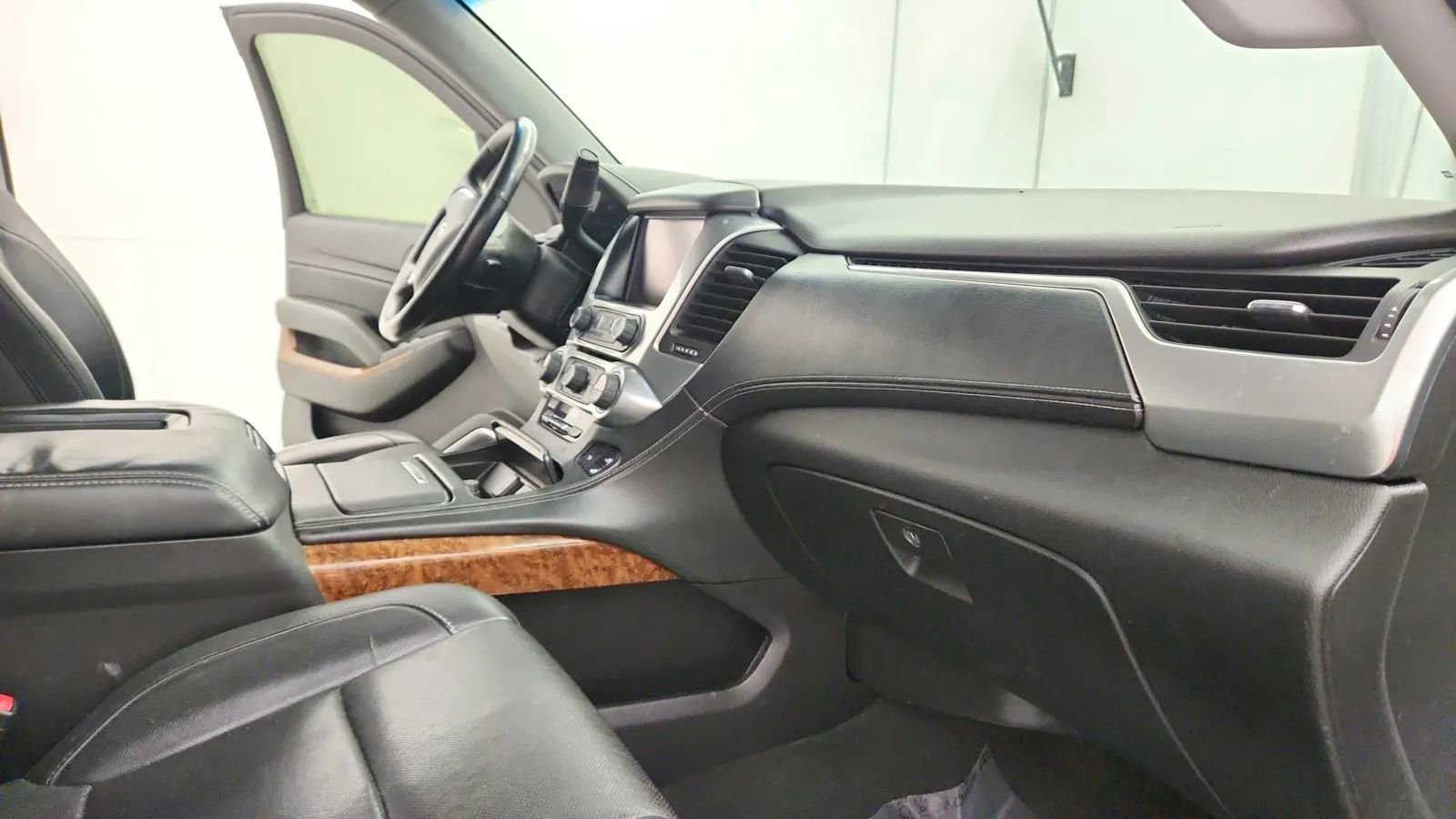 Used 2015 Chevrolet Suburban LTZ image 31