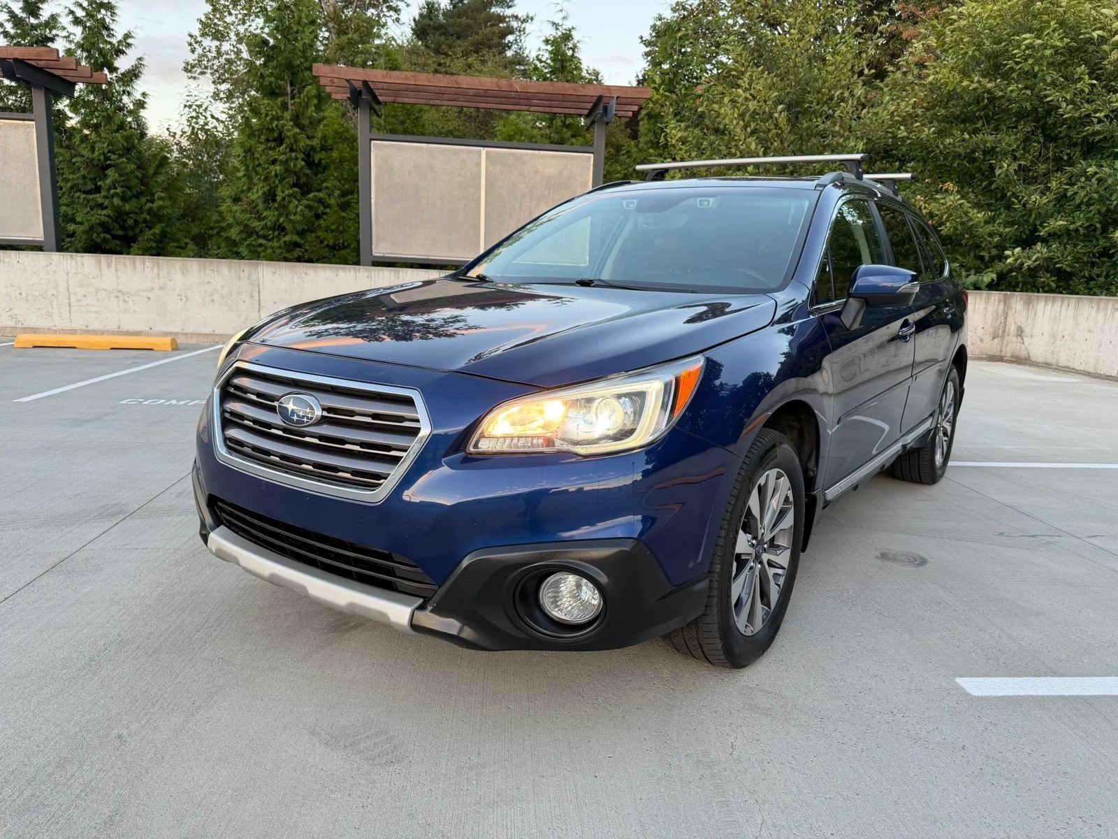 Used 2017 Subaru Outback 3.6R Touring w/ Popular Package #5A AWD/4WD image 5