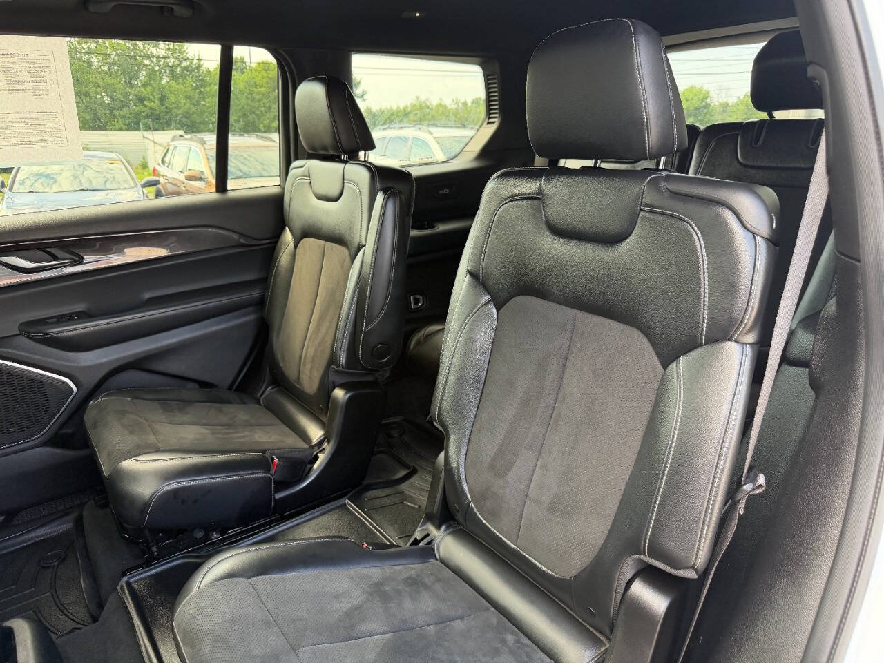 Used 2022 Jeep Grand Cherokee L Laredo AWD/4WD image 25