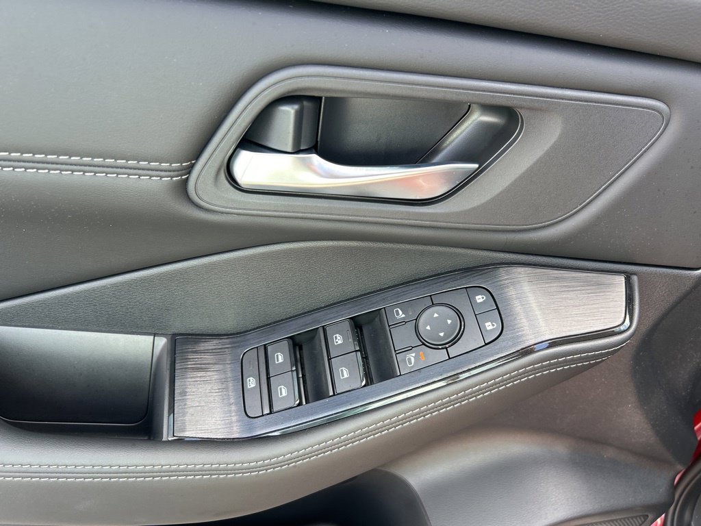 Used 2026 Nissan Rogue Dark Armor FWD image 19