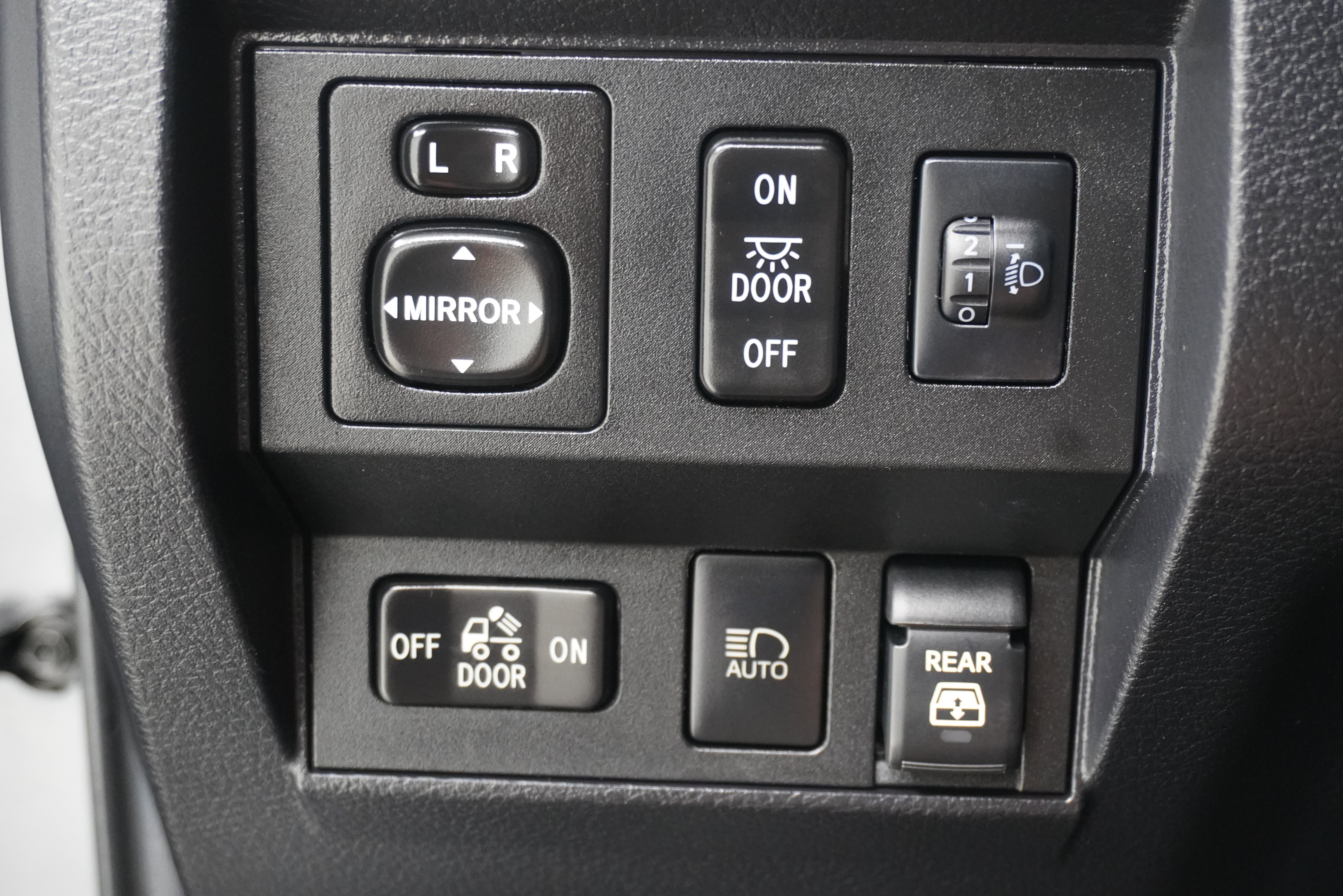 Used 2020 Toyota Tundra SR5 w/ SR5 Leather Package AWD/4WD image 23