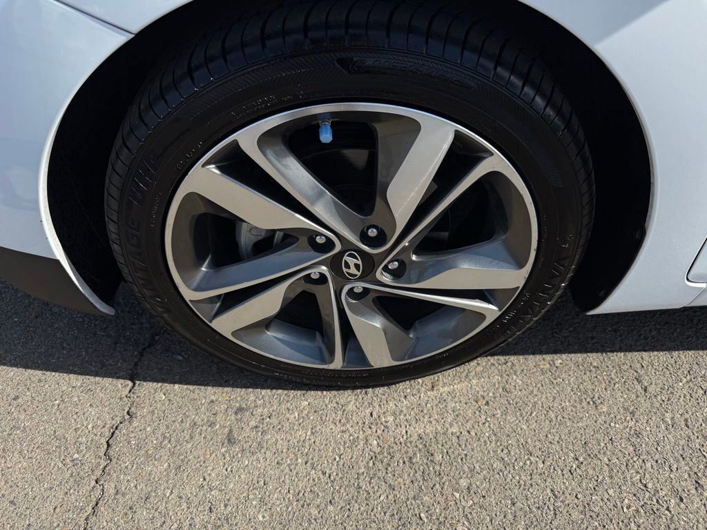 Used 2016 Hyundai Elantra Limited FWD image 9
