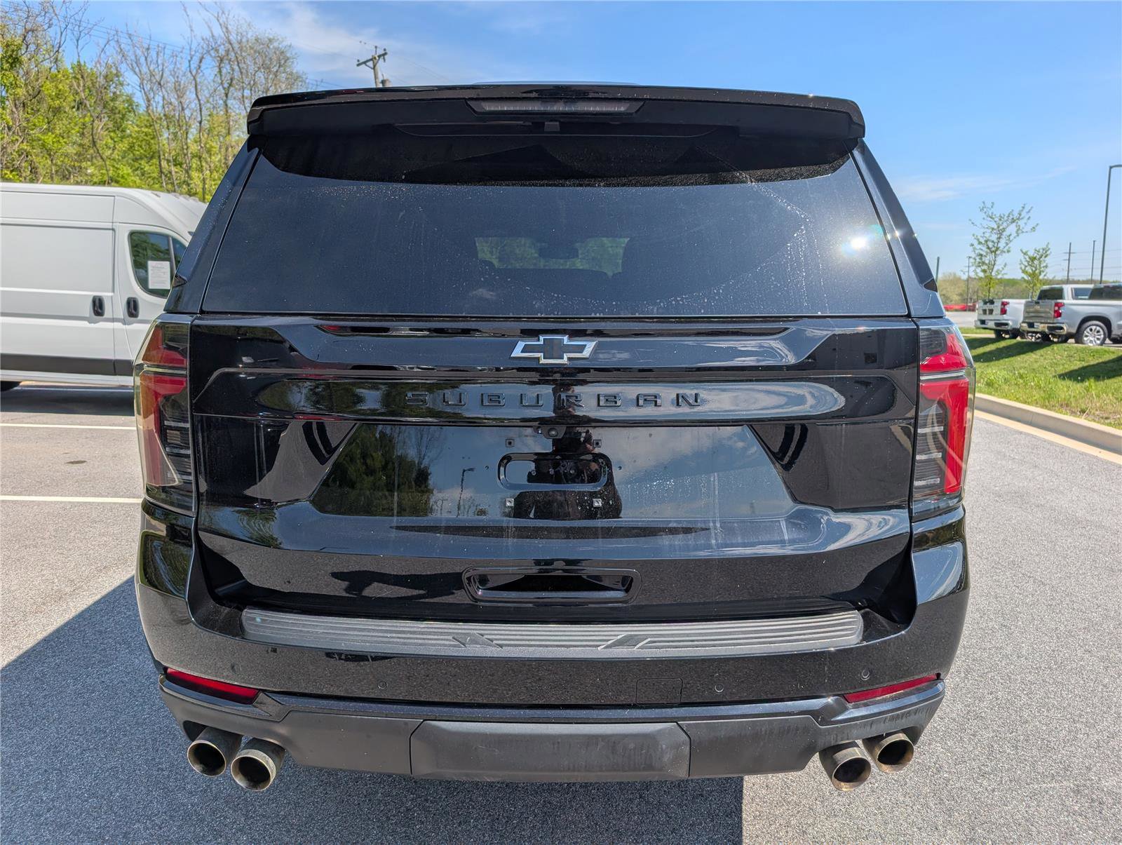Used 2025 Chevrolet Suburban Z71 AWD/4WD image 4
