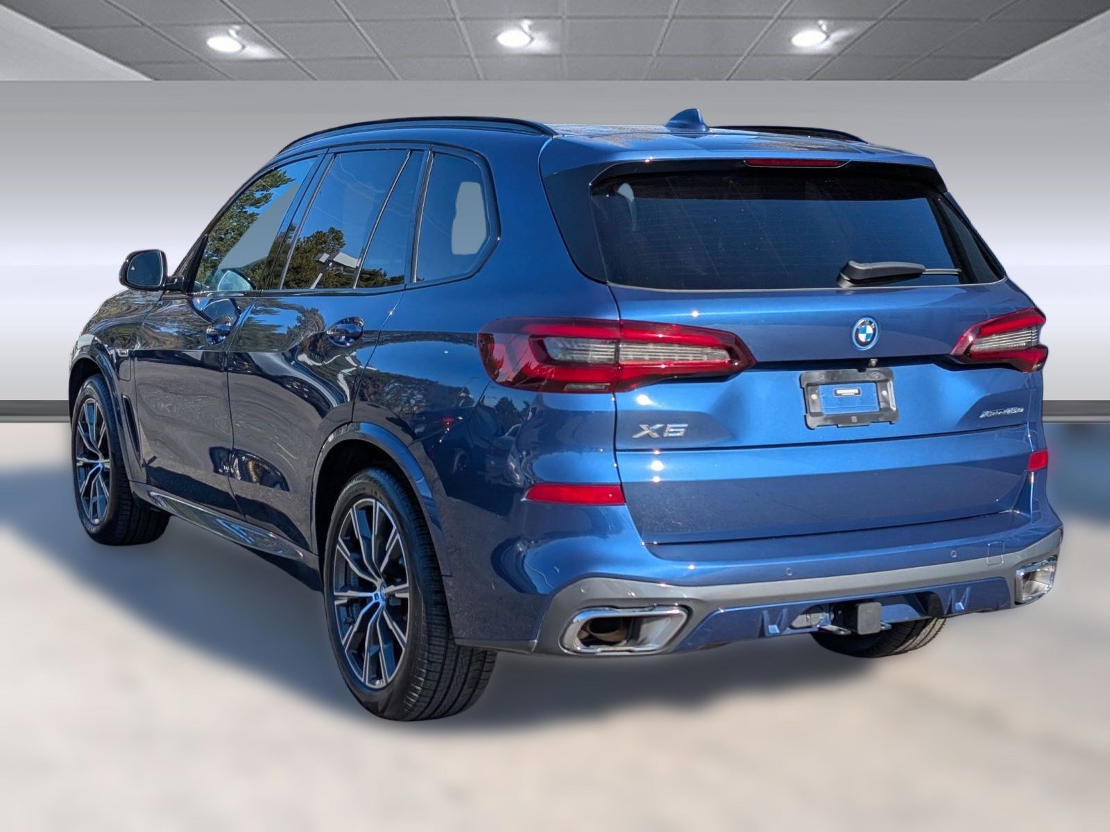 Certified 2023 BMW X5 xDrive45e image 3