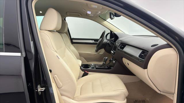 Used 2015 Volkswagen Touareg Sport AWD/4WD image 22