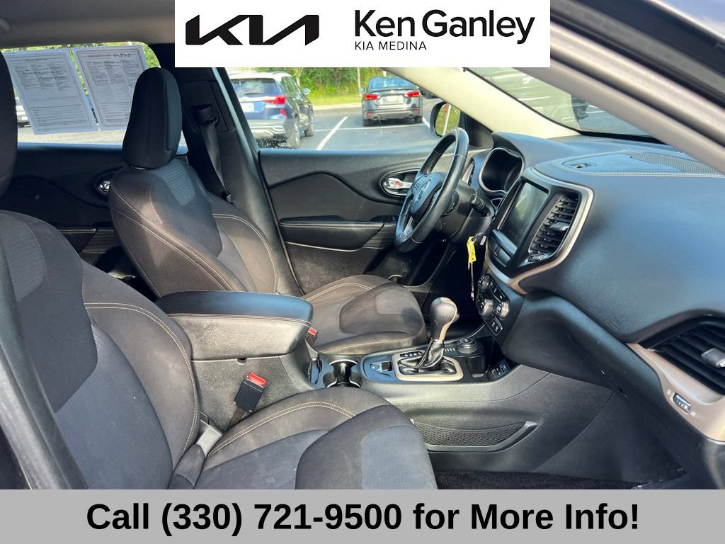 Used 2015 Jeep Cherokee Latitude w/ Cold Weather Group AWD/4WD image 53