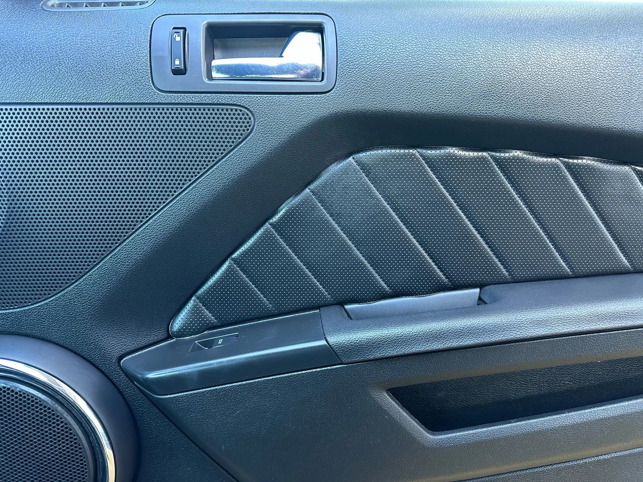 Used 2010 Ford Mustang GT image 12