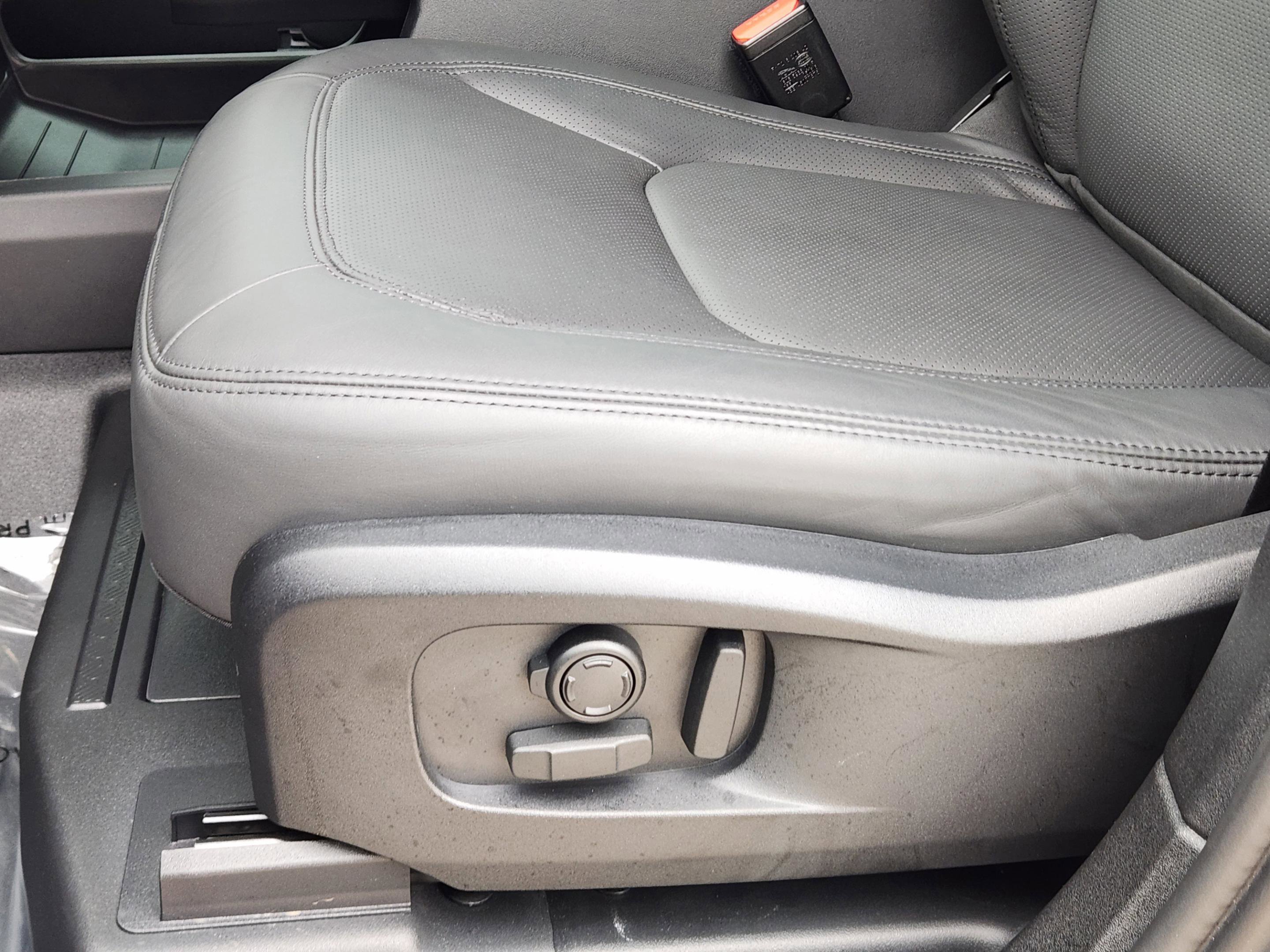 Certified 2025 Land Rover Defender 110 X-Dynamic SE image 20