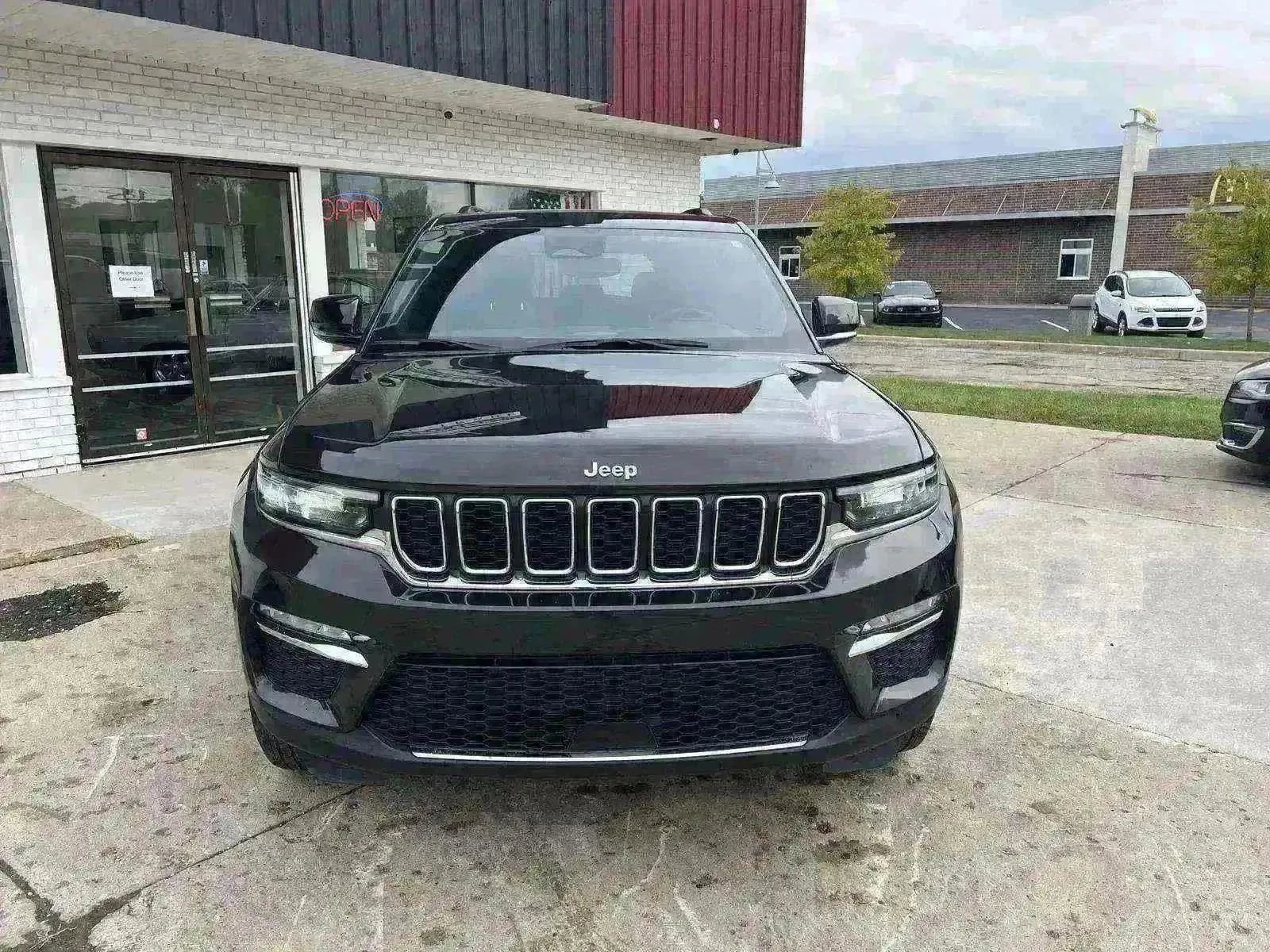 Used 2024 Jeep Grand Cherokee Limited 4xe image 2