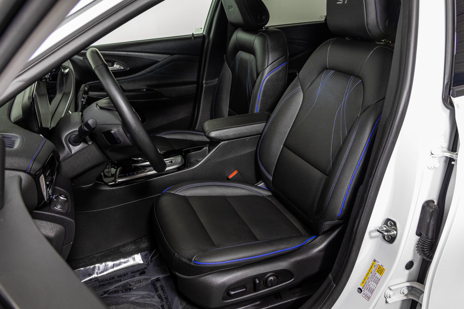 Used 2025 Buick Envista Sport Touring w/ Convenience I Package FWD image 24