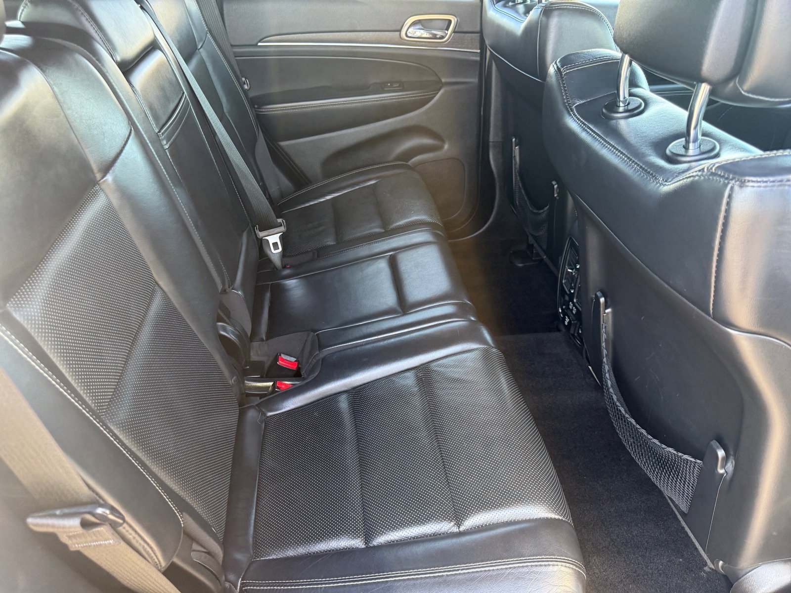 Used 2015 Jeep Grand Cherokee Limited w/ Luxury Group II image 29