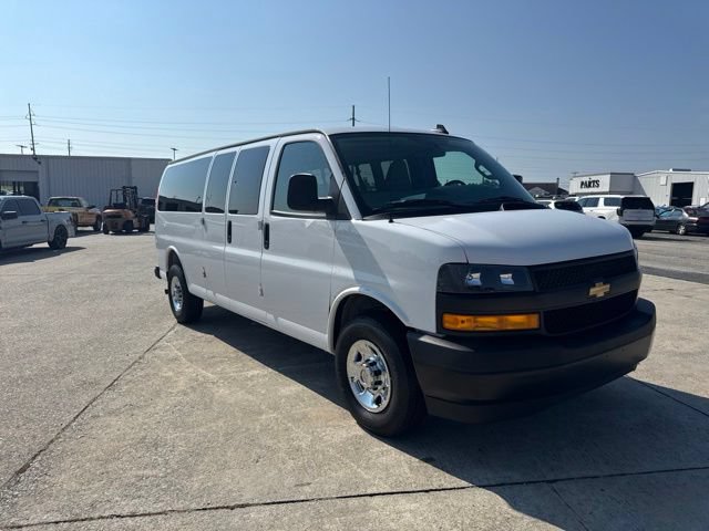 Used 2025 Chevrolet Express 3500 LS RWD image 7