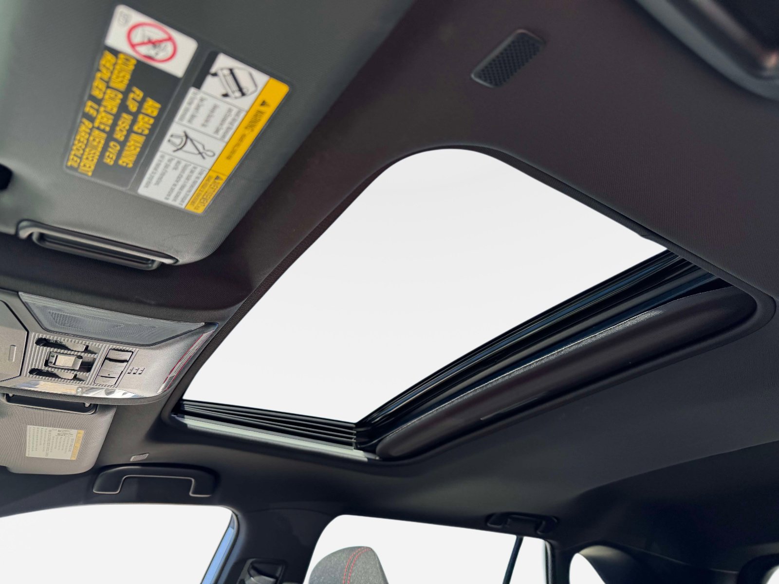 Used 2024 Toyota RAV4 SE w/ Weather & Moonroof Package image 18