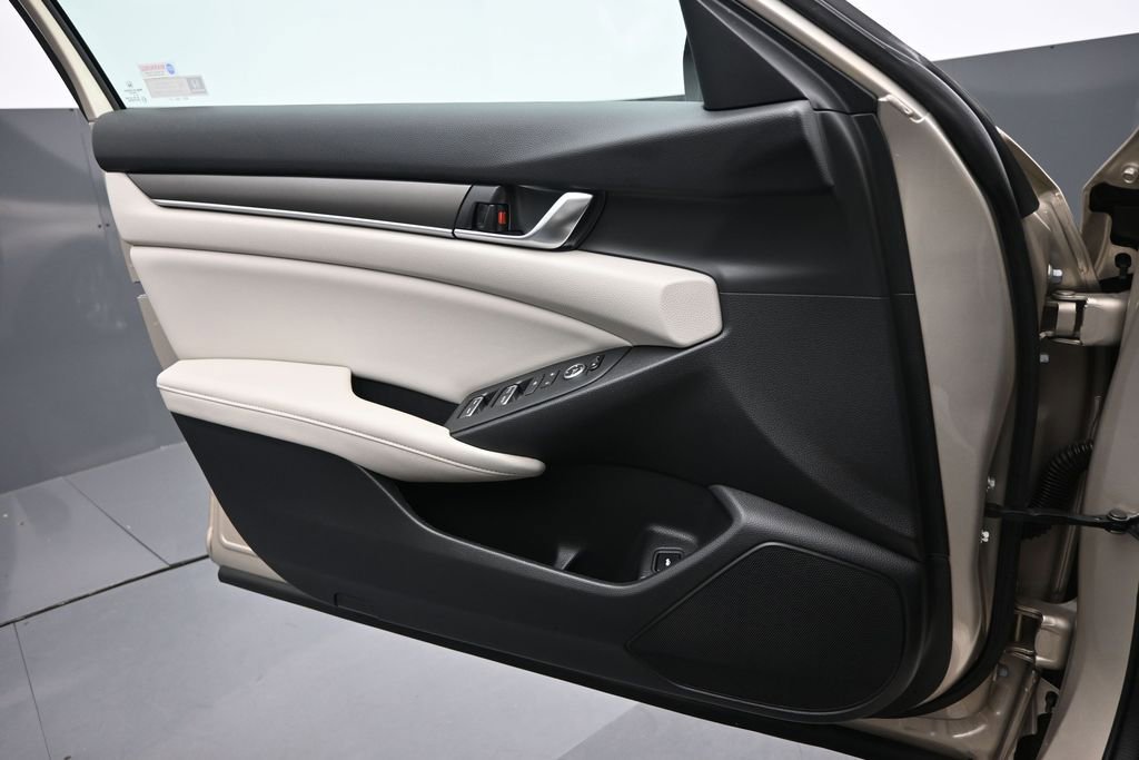 Used 2018 Honda Accord LX image 13