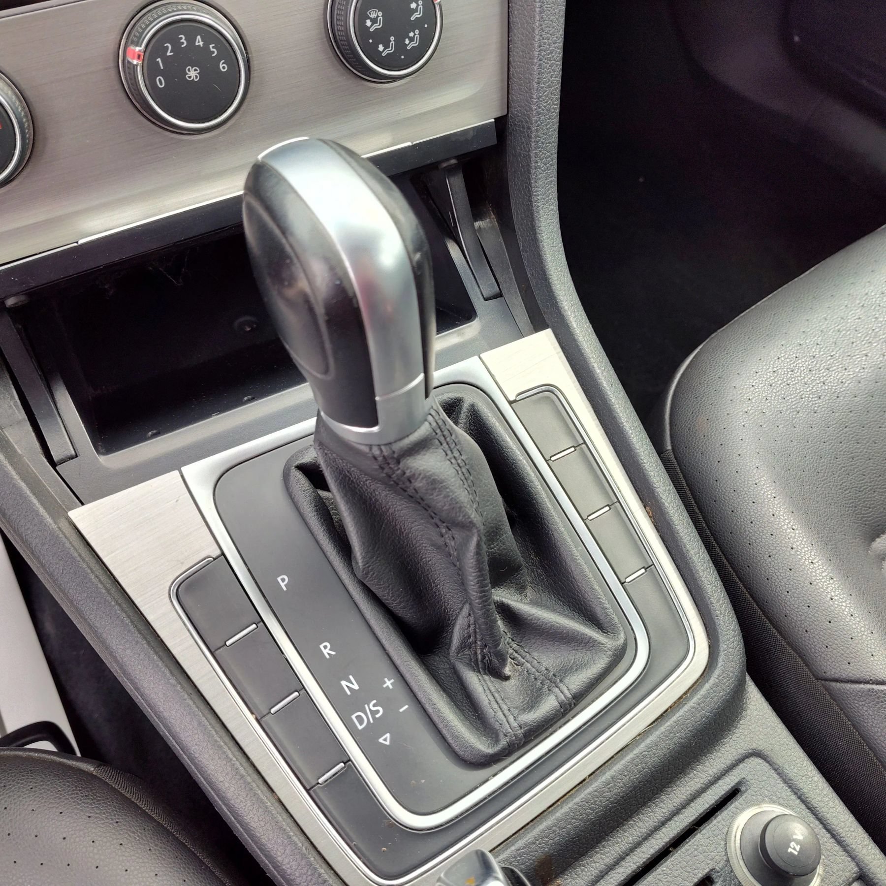 Used 2015 Volkswagen Golf S FWD image 17