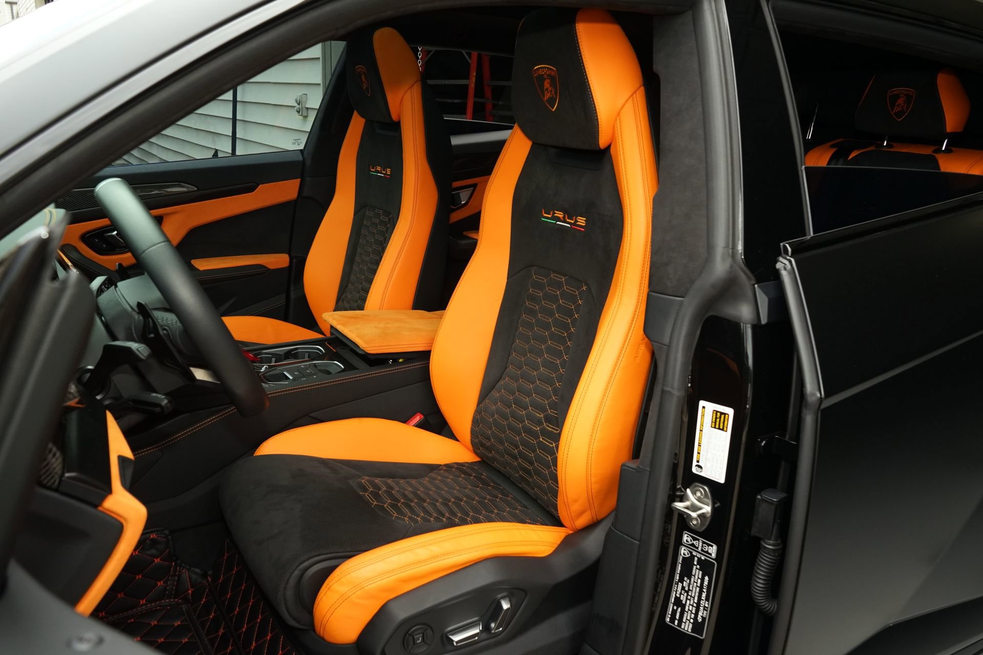 Used 2022 Lamborghini Urus image 10