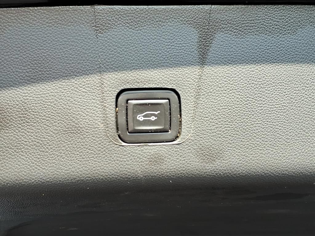 Used 2023 Chevrolet Traverse LT AWD/4WD image 23