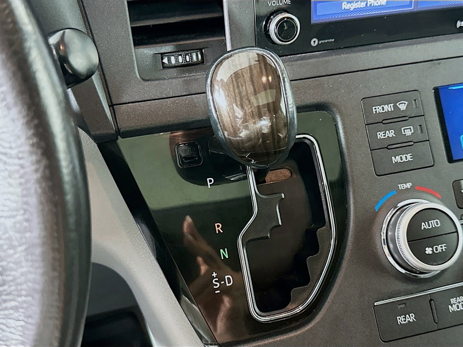 Used 2018 Toyota Sienna XLE FWD image 17