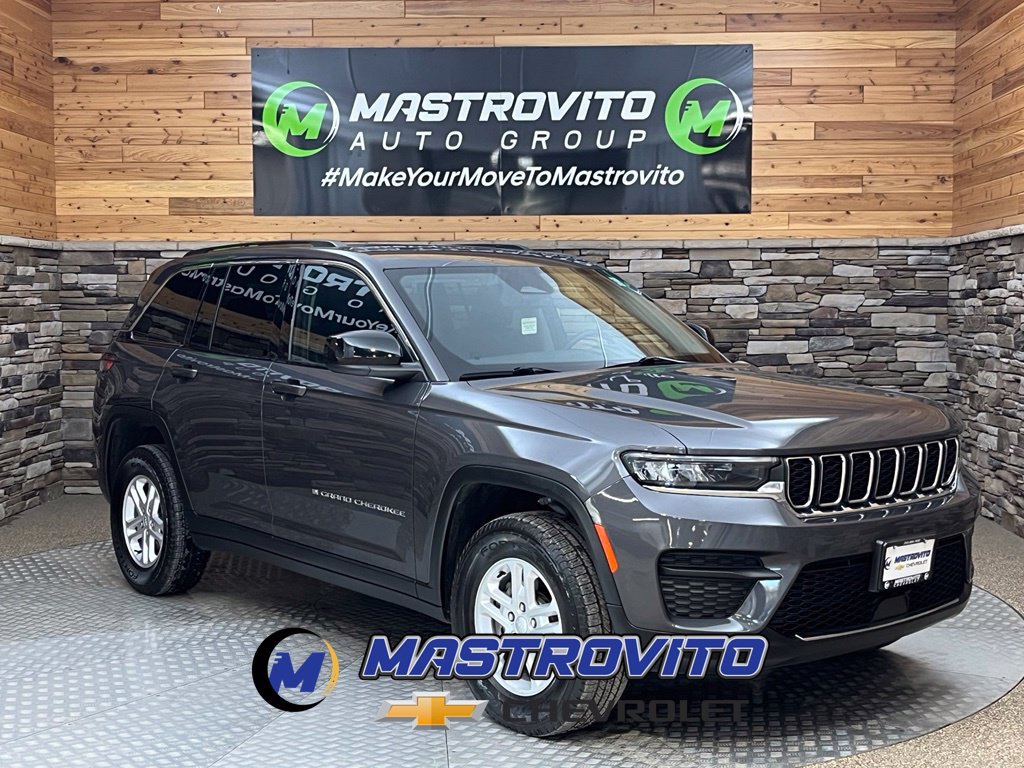 Used 2023 Jeep Grand Cherokee Laredo w/ Luxury Tech Group I AWD/4WD image 1