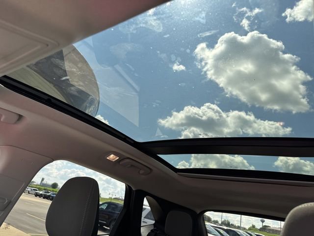 Used 2022 Ford Escape SE w/ SE Sport Appearance Package image 18