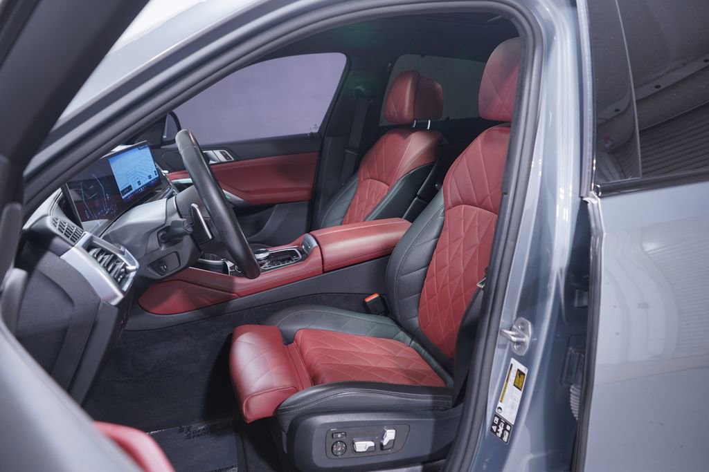 Used 2024 BMW X6 xDrive40i w/ Executive Package image 7