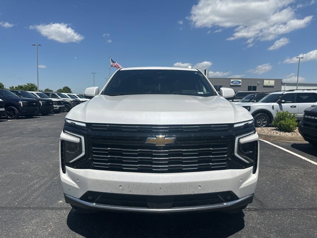 Used 2025 Chevrolet Suburban High Country AWD/4WD image 14