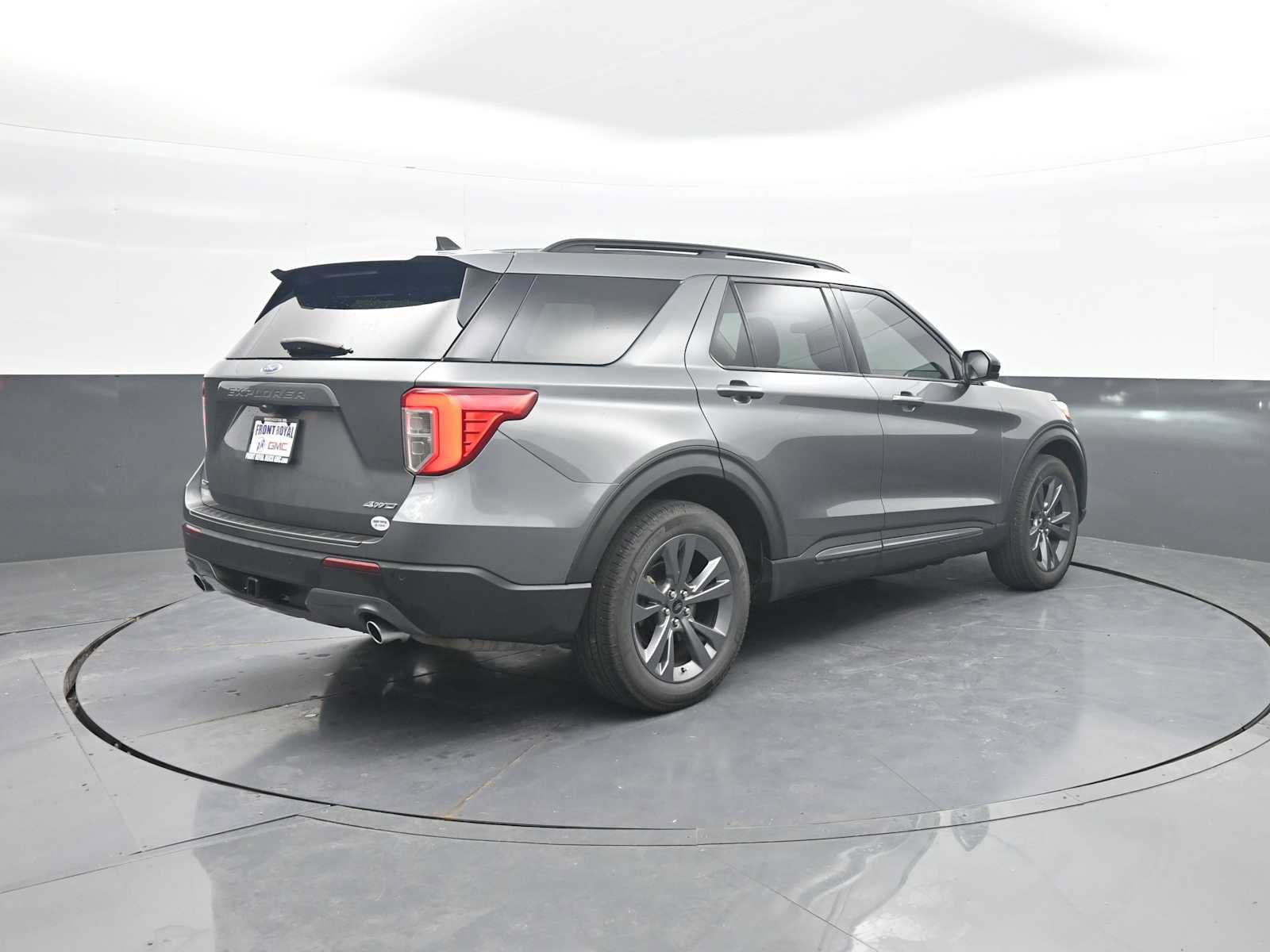 Used 2024 Ford Explorer XLT w/ Equipment Group 202A AWD/4WD image 8
