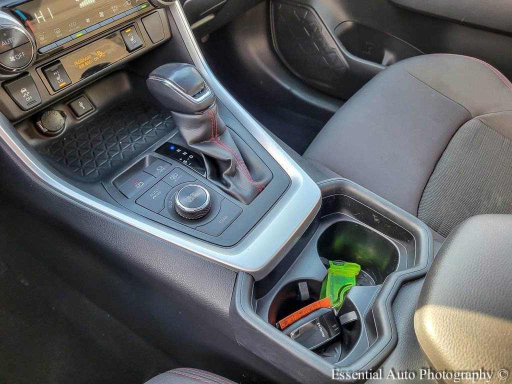 Used 2021 Toyota RAV4 SE w/ Weather & Moonroof Package image 24