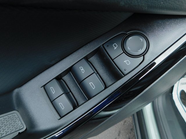 Used 2025 Chevrolet Equinox LT w/ Convenience Package II image 24