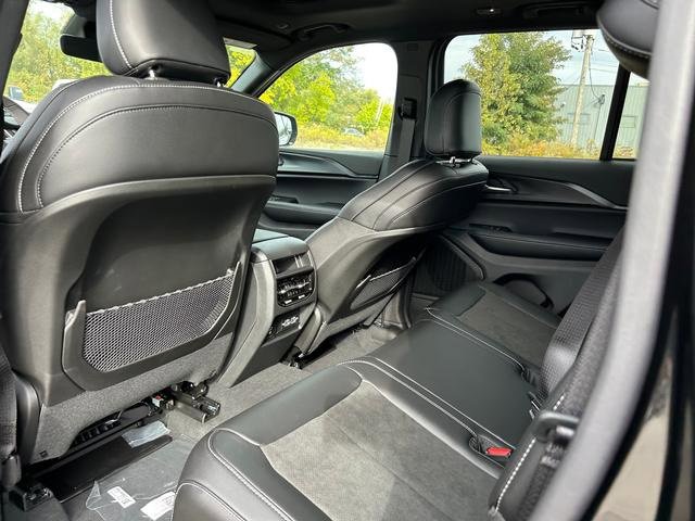 New 2025 Jeep Grand Cherokee Altitude image 14