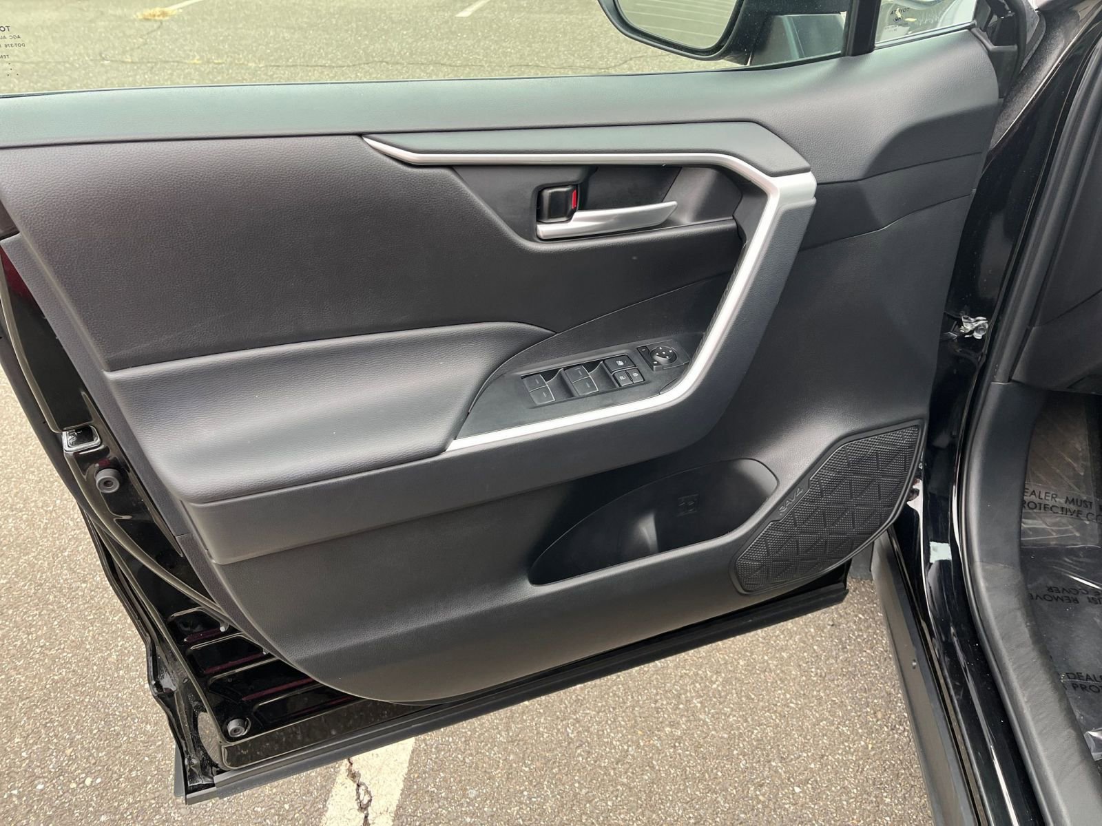 Used 2025 Toyota RAV4 XLE image 20