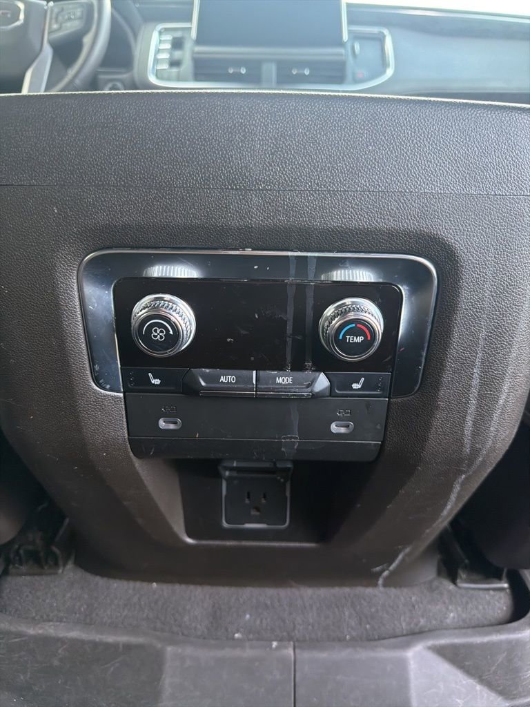 Used 2023 GMC Yukon SLT w/ SLT Luxury Package image 20
