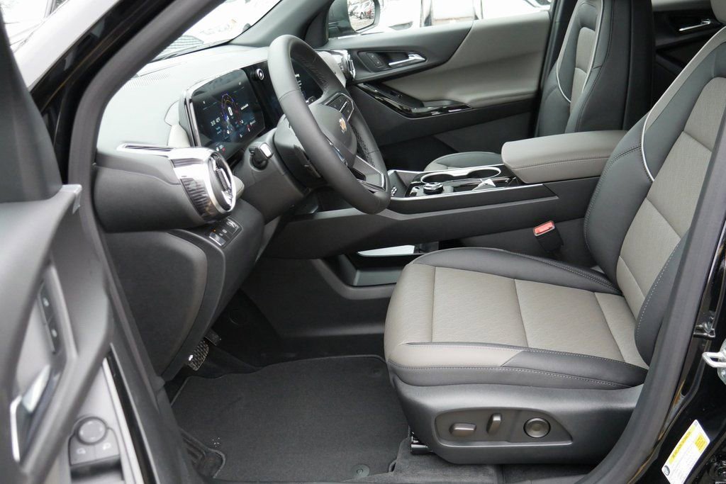 New 2026 Chevrolet Equinox LT w/ Convenience Package II FWD image 8
