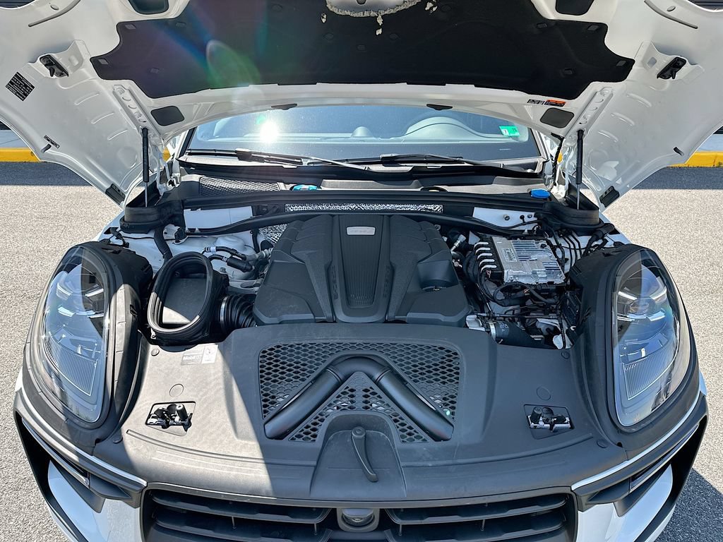 Certified 2025 Porsche Macan S AWD/4WD image 32
