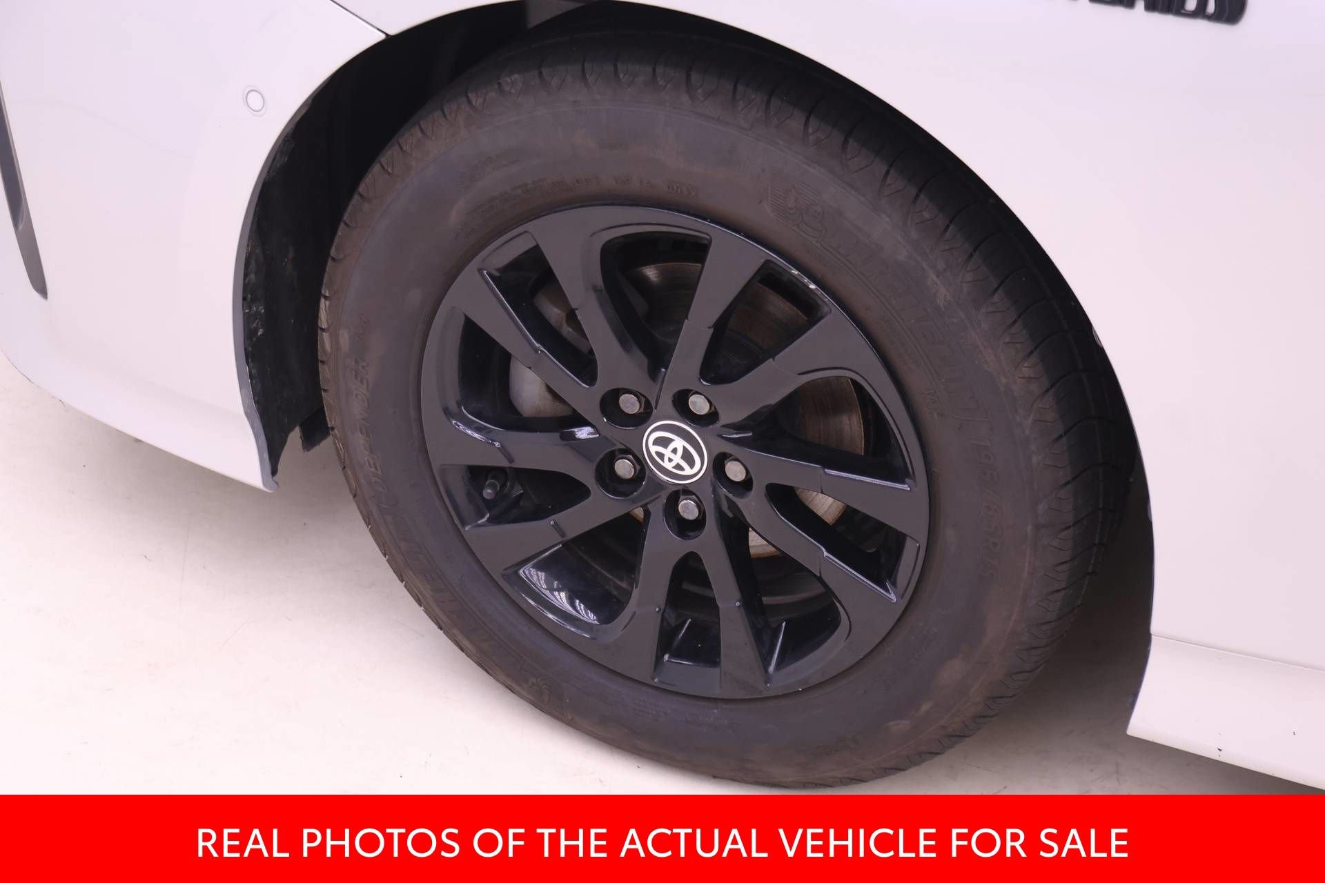 Certified 2022 Toyota Prius AWD image 16