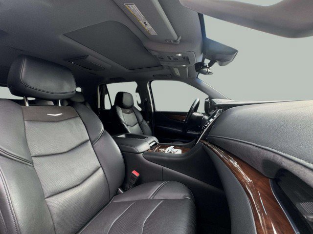 Used 2020 Cadillac Escalade Luxury w/ Escalade Sport Edition AWD/4WD image 20