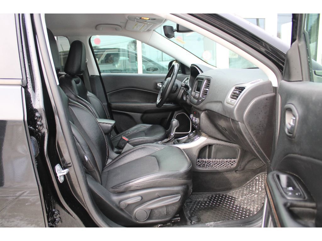 Used 2018 Jeep Compass Latitude w/ Cold Weather Group image 22