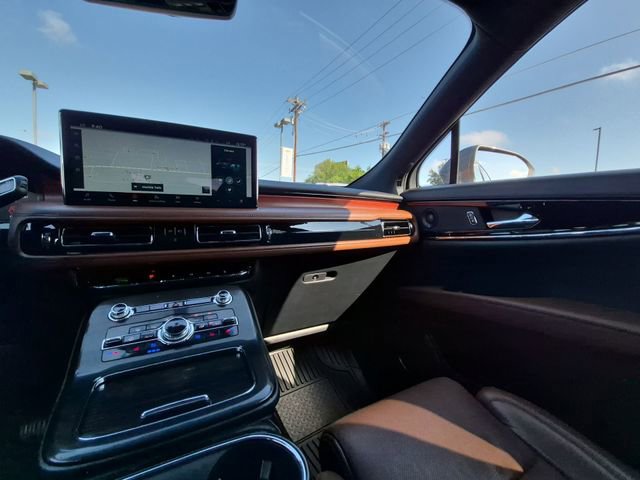 Used 2021 Lincoln Nautilus Reserve w/ Equipment Group 201A FWD image 3