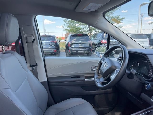 Used 2024 Toyota Sienna XLE image 40