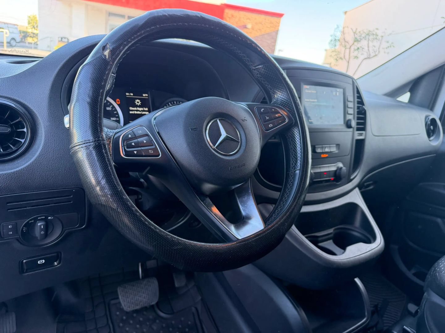 Used 2022 Mercedes-Benz Metris image 11