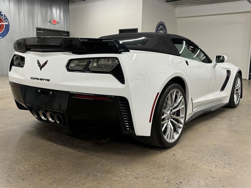 Used 2015 Chevrolet Corvette Z06 w/ 3LZ Preferred Equipment Group RWD image 15