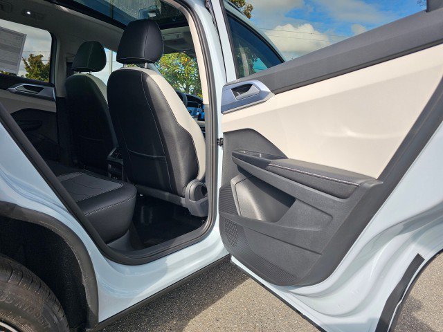 New 2027 Volkswagen Taos SE AWD/4WD image 15