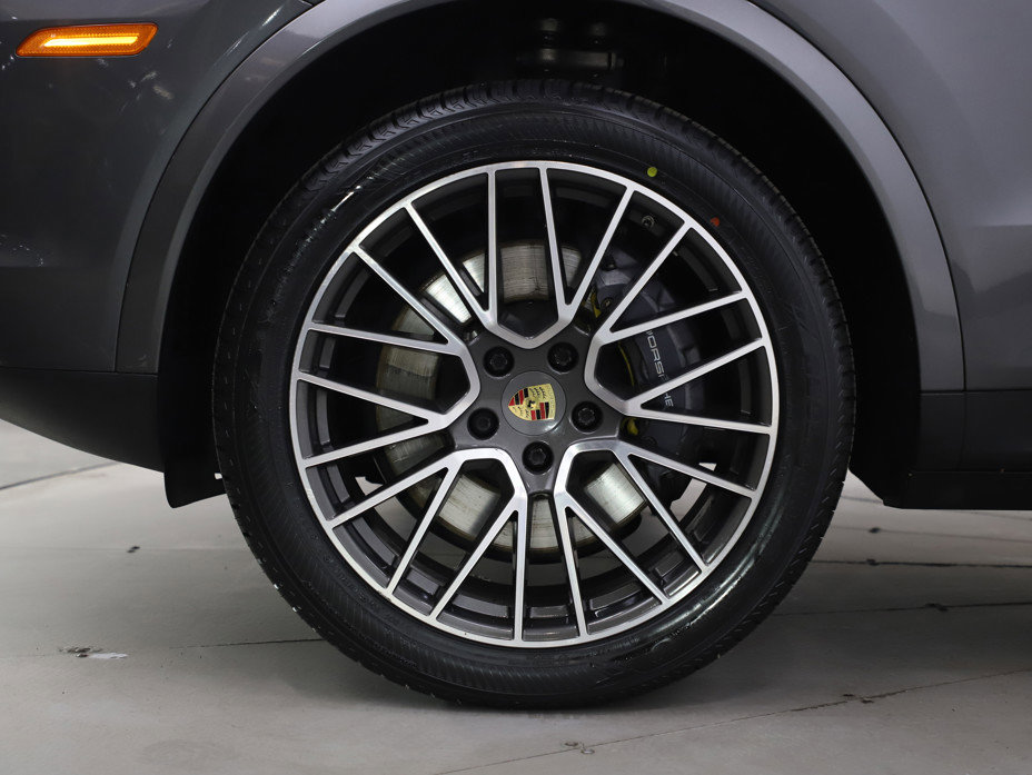 Used 2021 Porsche Cayenne w/ Premium Package Plus AWD/4WD image 33