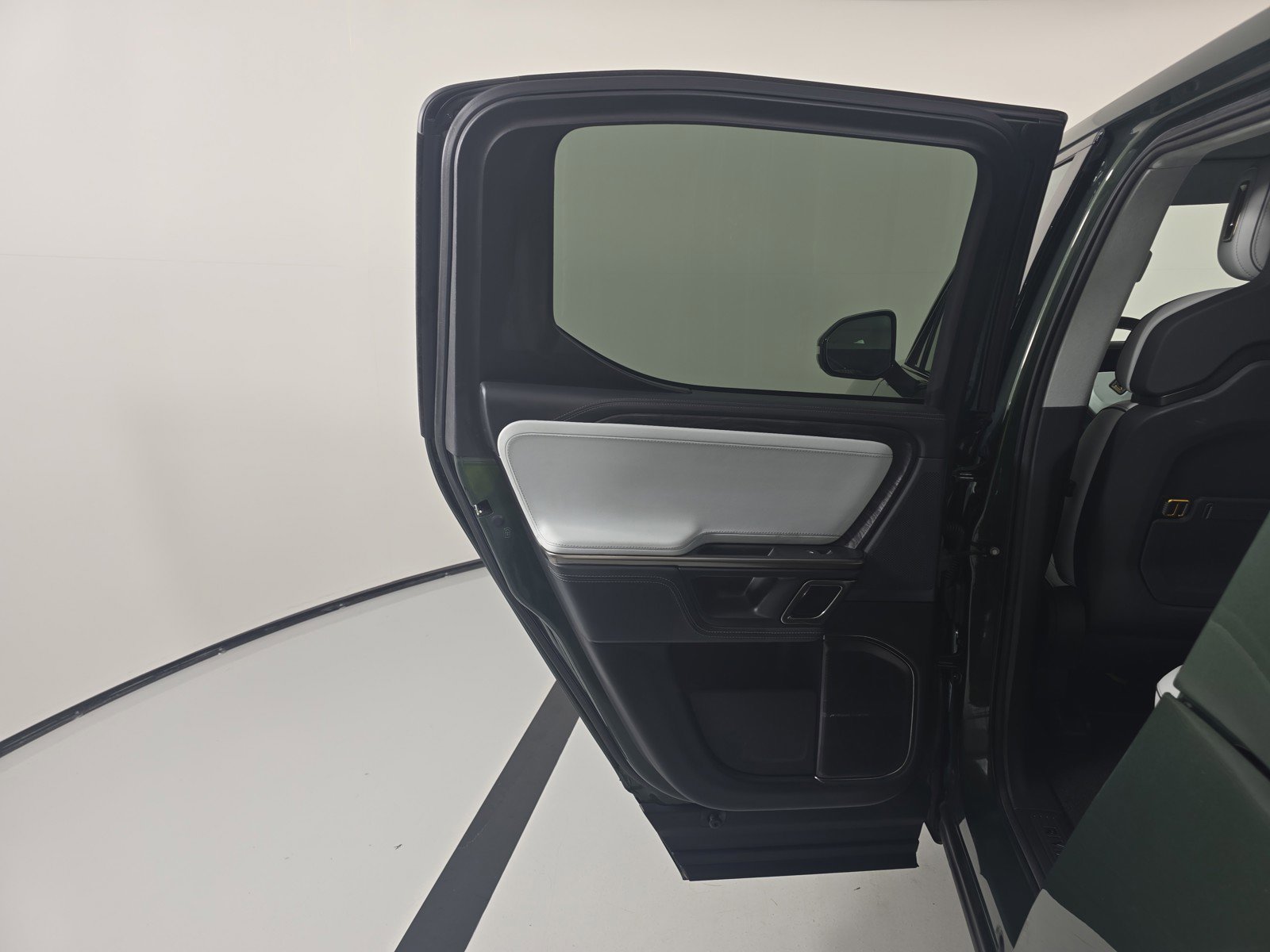 Used 2022 Rivian R1T Adventure AWD/4WD image 17