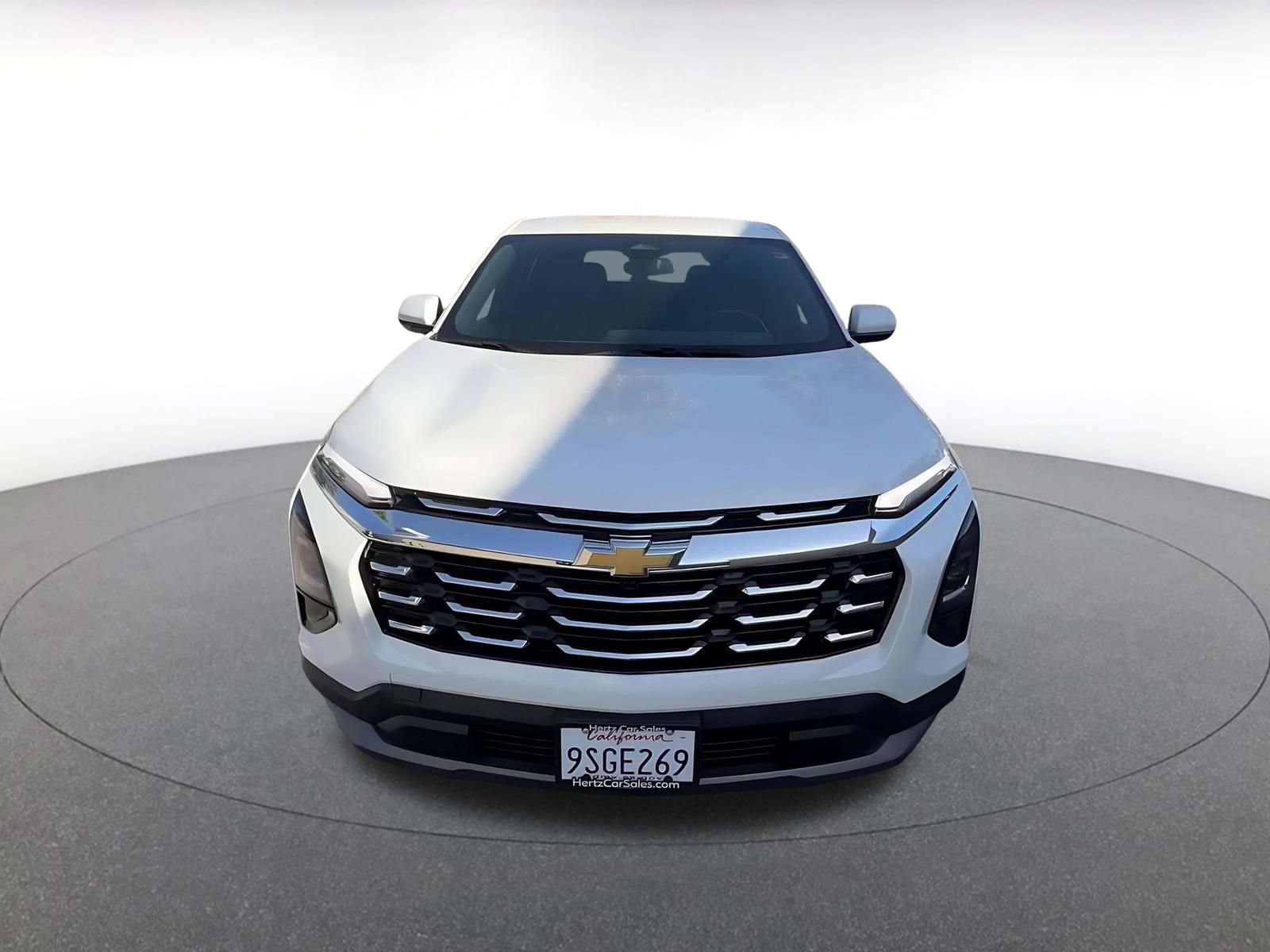 Used 2025 Chevrolet Equinox LT AWD/4WD image 3