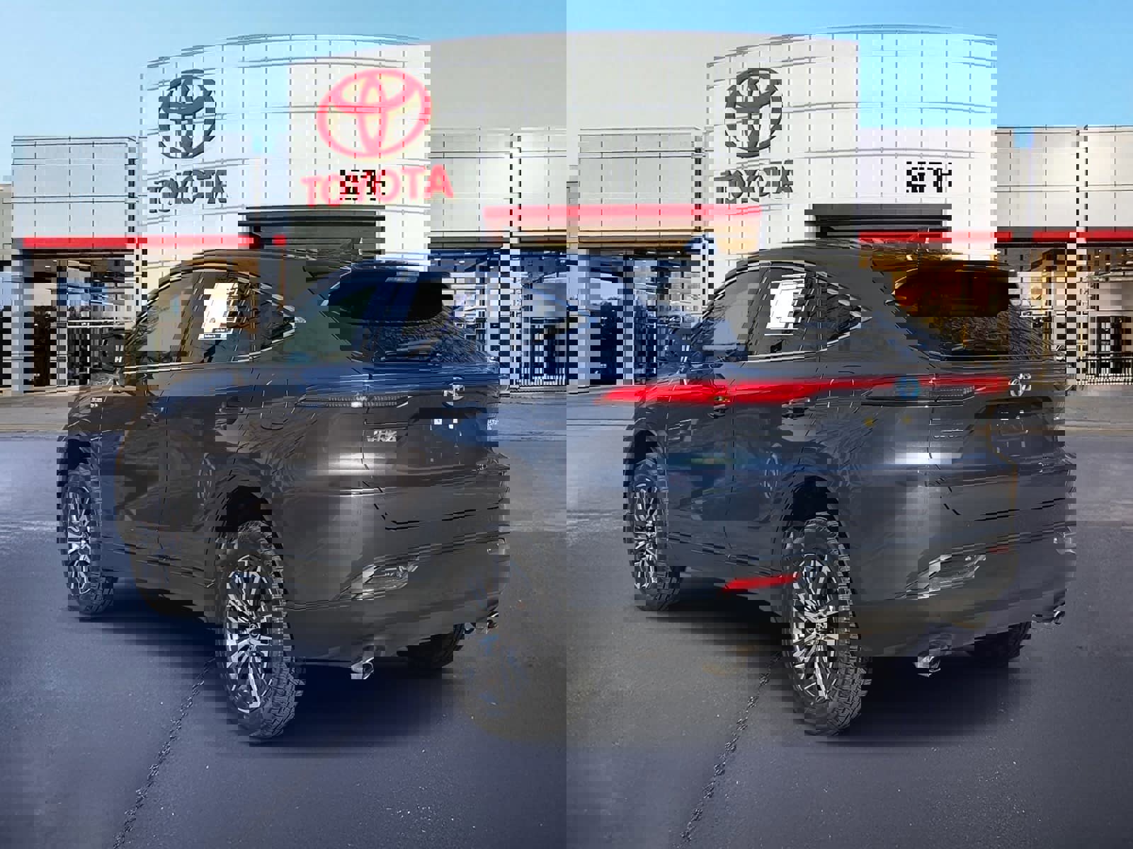 Used 2021 Toyota Venza LE image 6