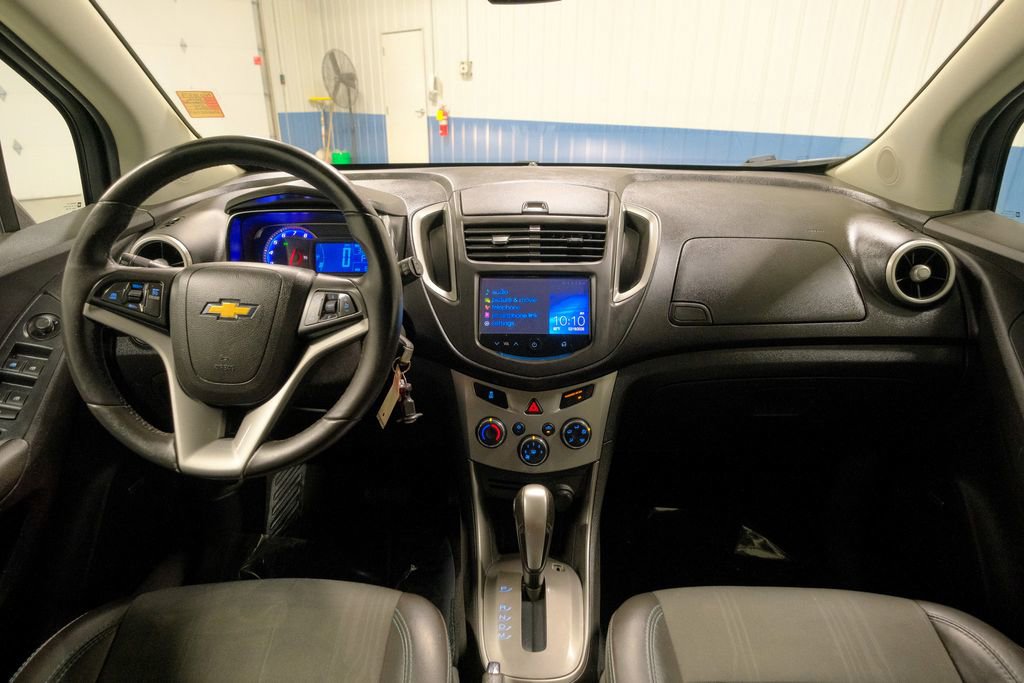 Used 2016 Chevrolet Trax LT w/ LT Sun and Sound Package image 28