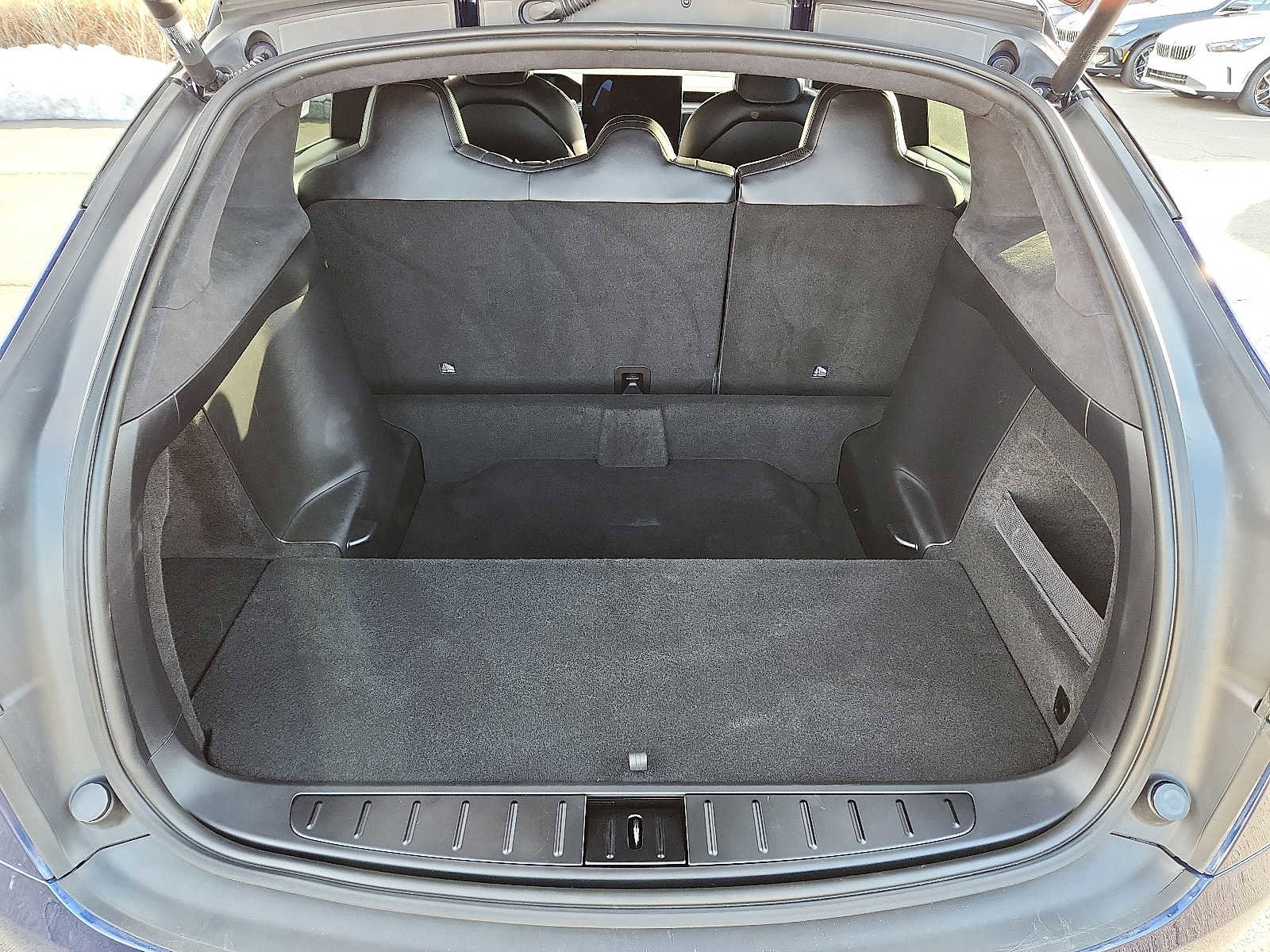 Used 2022 Tesla Model X image 25