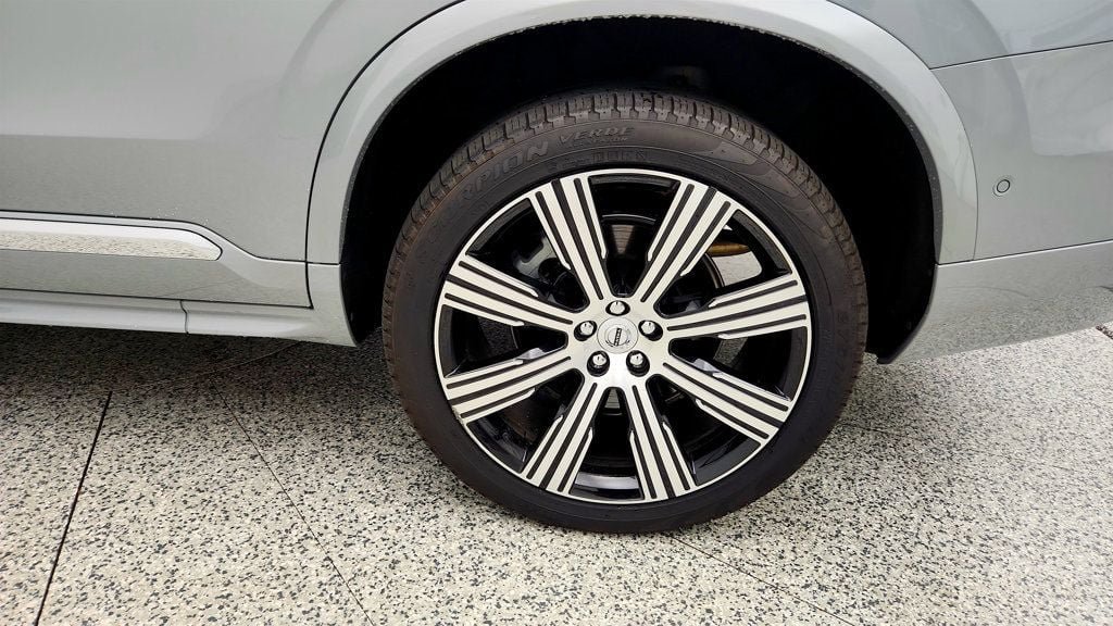 Used 2025 Volvo XC90 T8 Plus AWD/4WD image 9