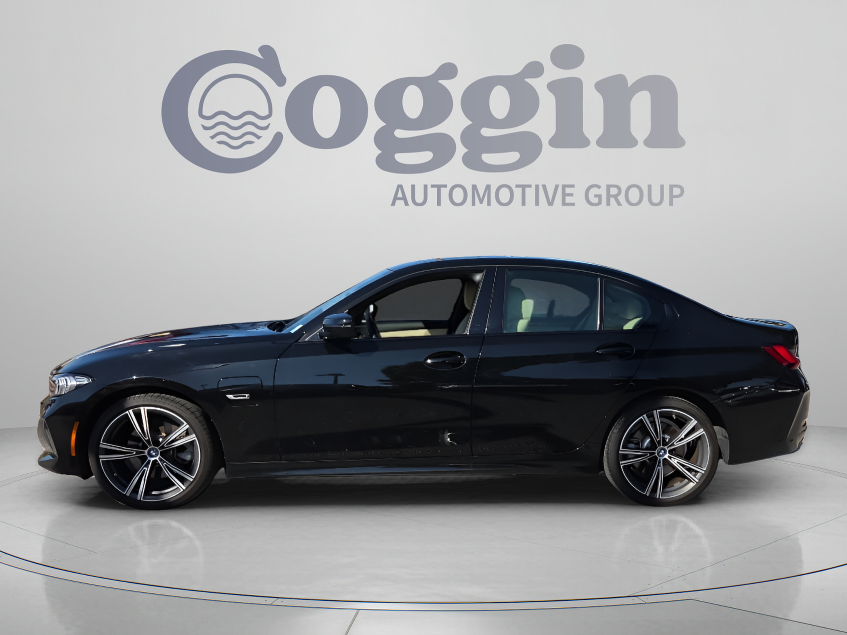 Used 2023 BMW 330e w/ Driving Assistance Package RWD image 2